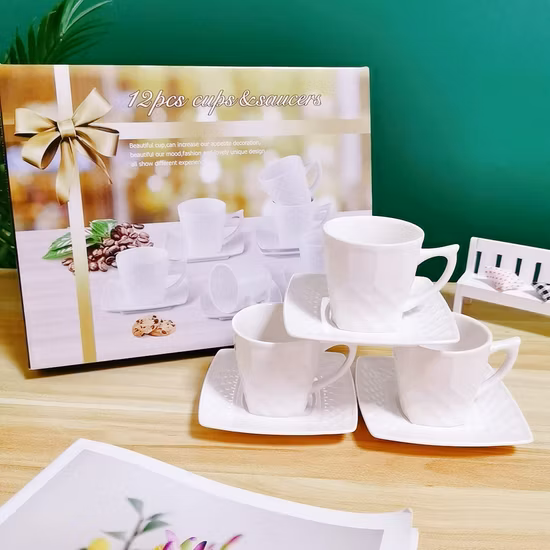 陶器製バスセット、リネン、簡易洗面用具5～6点、歯ブラシマウスピース